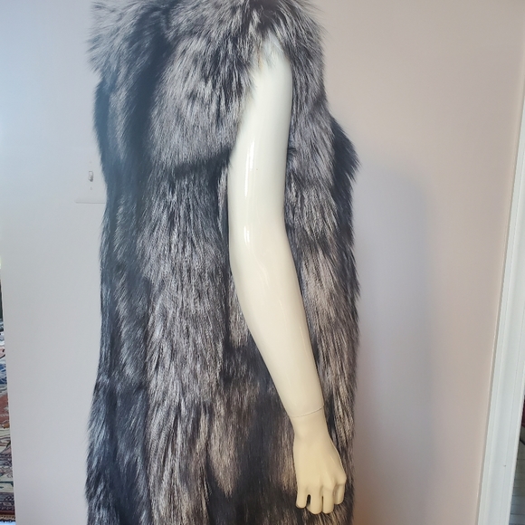 Beautiful Long Silver Fox Vest - Picture 6 of 8